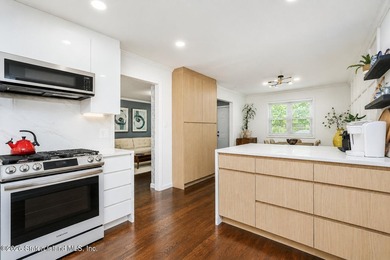 Welcome to this beautifully updated single-family townhouse in - photo 17