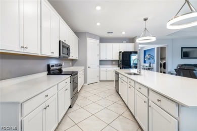Welcome to this beautiful 2,434 sq ft single-family home built - photo 9