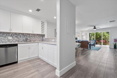 Stunning, fully updated modern unit in Golden Lakes Village - - photo 4