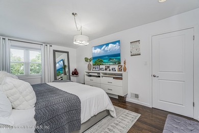 Welcome to this beautifully updated single-family townhouse in - photo 24
