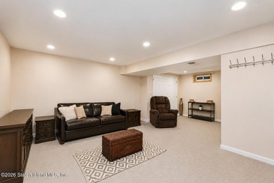 Welcome to this beautifully updated single-family townhouse in - photo 35