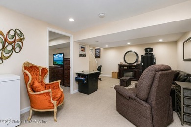 Welcome to this beautifully updated single-family townhouse in - photo 36