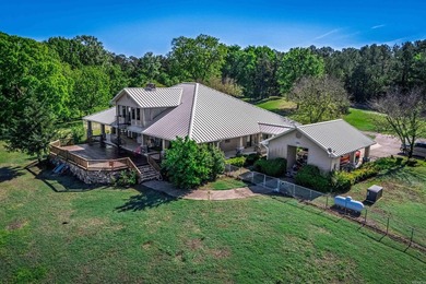 Welcome to an extraordinary legacy property at 211 Hale Rd - photo 4