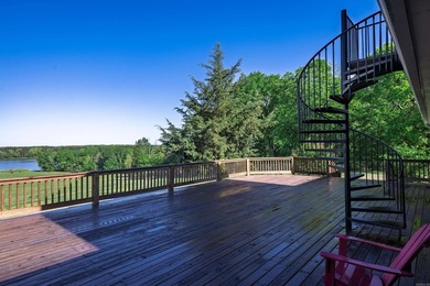 Welcome to an extraordinary legacy property at 211 Hale Rd - photo 7