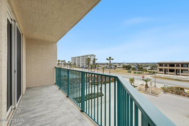 Magnificent Oceanfront living in beautiful Daytona Beach Shores! - photo 32
