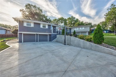 ****NEW PRICE*** Great location in South Kansas City with easy - photo 1