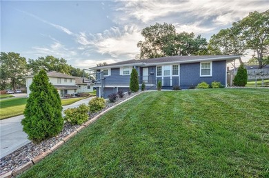 ****NEW PRICE*** Great location in South Kansas City with easy - photo 3
