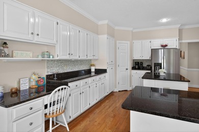 Nestled on a quiet cul-de-sac in prestigious Woodside Plantation - photo 11