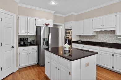 Nestled on a quiet cul-de-sac in prestigious Woodside Plantation - photo 12