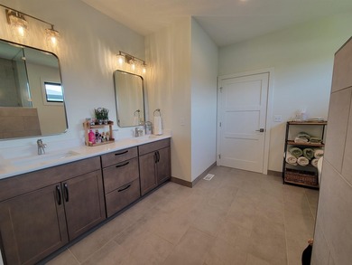 QUALITY CUSTOM BUILT HOME in 2022. THIS home is better than new - photo 24