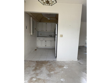Great corner unit in a 55+ community close to beautifu Lake - photo 4