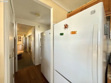 EXCELLENT CONDITION! 1984, 924 sq ft 2 bed, 2 bath manufactured - photo 24
