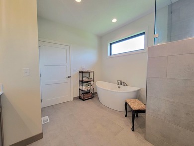 QUALITY CUSTOM BUILT HOME in 2022. THIS home is better than new - photo 25