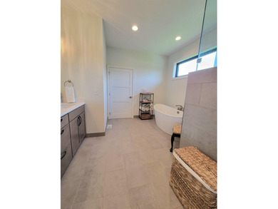QUALITY CUSTOM BUILT HOME in 2022. THIS home is better than new - photo 27
