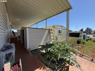 EXCELLENT CONDITION! 1984, 924 sq ft 2 bed, 2 bath manufactured - photo 28