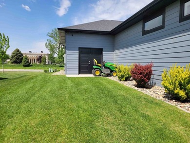 QUALITY CUSTOM BUILT HOME in 2022. THIS home is better than new - photo 40