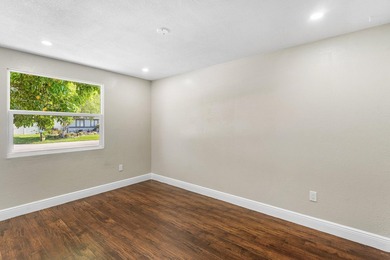 Welcome to this beautifully updated 3-bedroom, 2-bath - photo 14