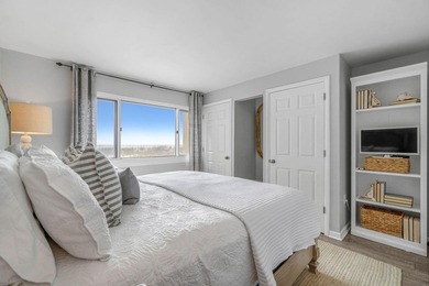 Tastefully updated ground-floor condo in the highly desirable - photo 20