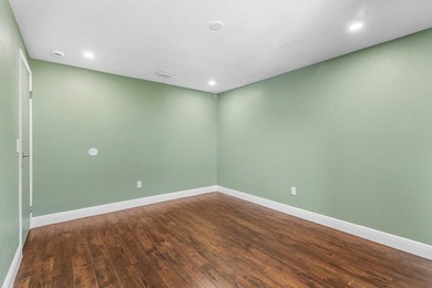 Welcome to this beautifully updated 3-bedroom, 2-bath - photo 20