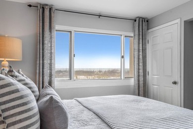 Tastefully updated ground-floor condo in the highly desirable - photo 21