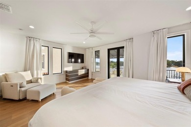 Completely redesigned luxury waterfront residence on prestigious - photo 21