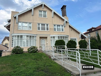 RARE MANHATTAN BEACH OPPORTUNITY Legal Detached Three-Family on - photo 1