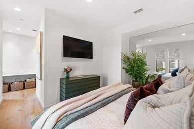 Completely redesigned luxury waterfront residence on prestigious - photo 34
