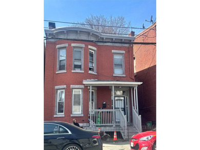 Hudson River Townhome/Townhouse For Sale in Newburgh New York