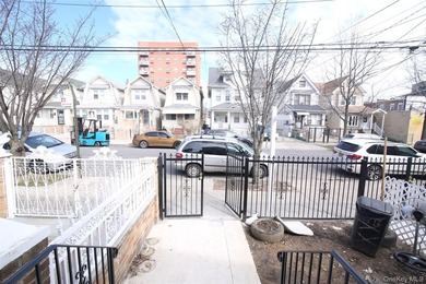 **Location! Location! Location!** This newly renovated large - photo 50