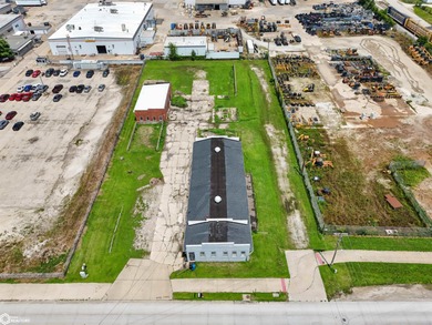 Unique opportunity to own a versatile commercial property with - photo 2