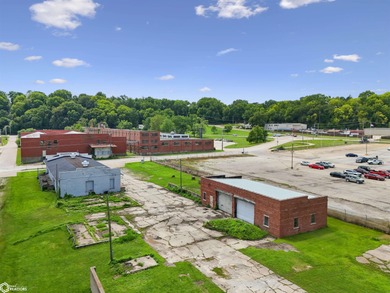 Unique opportunity to own a versatile commercial property with - photo 3