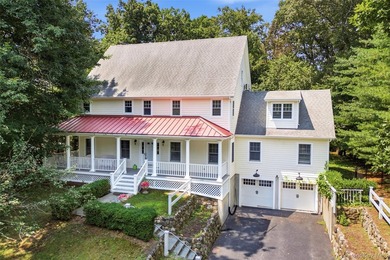 Welcome to this beautifully renovated Colonial in the - photo 1