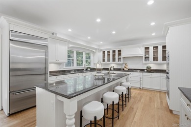 Welcome to this beautifully renovated Colonial in the - photo 7