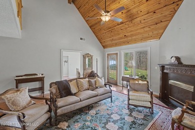 Welcome to this spacious and well-maintained home offering - photo 13