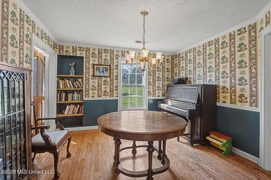 Welcome to this spacious and well-maintained home offering - photo 14