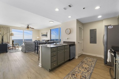Perched on the 21st floor at the highly sought-after Splash - photo 15