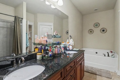 Awesome 4-bedroom, 2-bath home conveniently located directly - photo 17