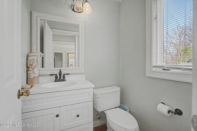 Welcome to this spacious and well-maintained home offering - photo 18