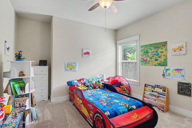 Awesome 4-bedroom, 2-bath home conveniently located directly - photo 18