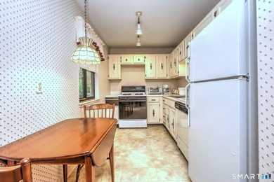 Welcome to this well maintained 2bedroom condo offering - photo 21