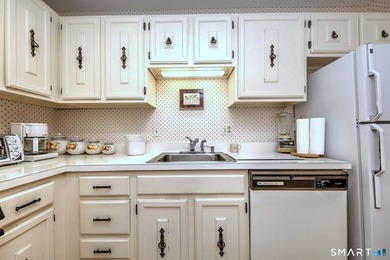 Welcome to this well maintained 2bedroom condo offering - photo 22