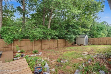 Awesome 4-bedroom, 2-bath home conveniently located directly - photo 24