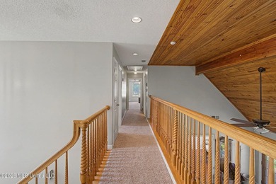 Welcome to this spacious and well-maintained home offering - photo 27