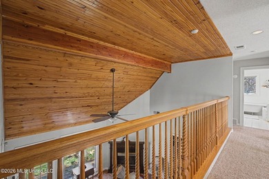 Welcome to this spacious and well-maintained home offering - photo 28