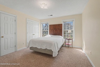Welcome to this spacious and well-maintained home offering - photo 30