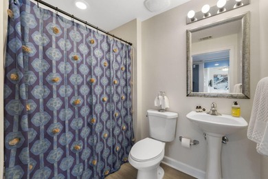 Perched on the 21st floor at the highly sought-after Splash - photo 36