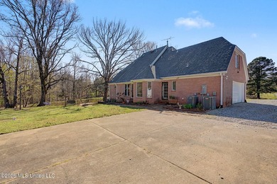 Welcome to this spacious and well-maintained home offering - photo 37