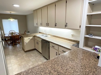 Stunning main floor 2-bedroom, 2-bath condominium in the Austin - photo 6