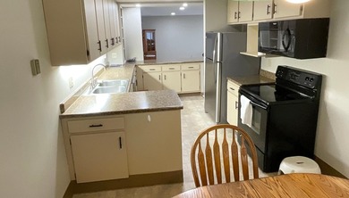 Stunning main floor 2-bedroom, 2-bath condominium in the Austin - photo 7