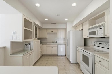 LUXURY REDEFINED Welcome to Unit 1315 where sophisticated living